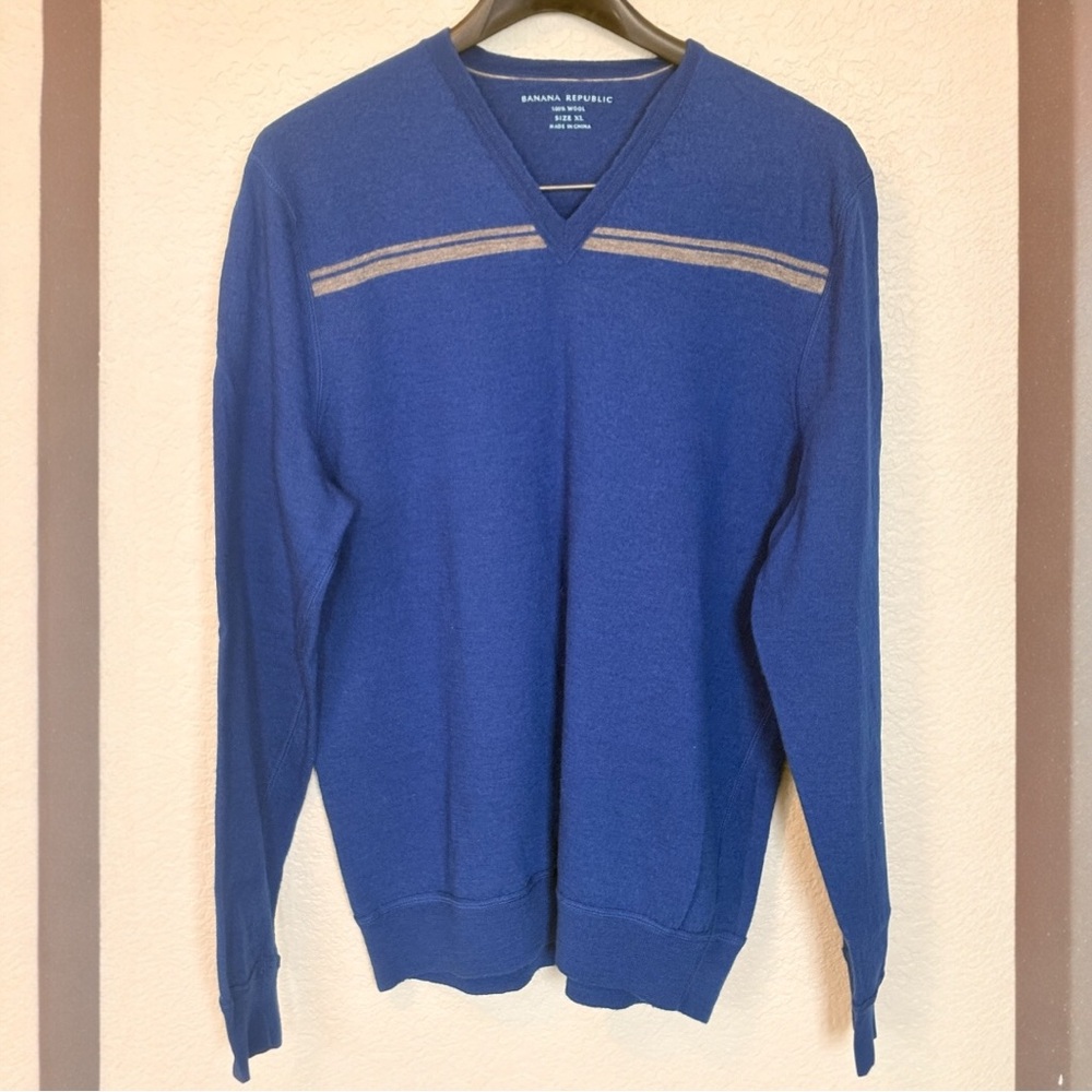 Banana Republic Men's V-Neck 100% Wool Sweater in Blue‎ with Gray Stripes